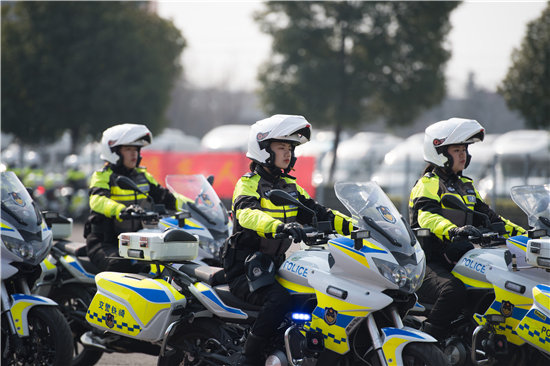 无锡举行交警铁骑勤务启动仪式