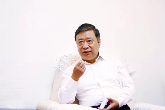 中国盐业集团有限公司董事长李耀强接受中国证券报记者专访    记者 车亮 / 摄