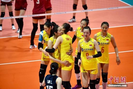 资料图：6月4日，“FIVB世界女排联赛香港2019”首日比赛在香港体育馆举行。在当晚的中国队对阵日本队的比赛中，中国以3-0轻松获胜。中新社记者 李志华 摄