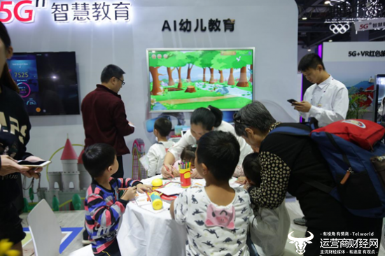 中国联通亮相19世界vr产业大会5g开启vr无限想象空间 Vr 5g 中国联通 新浪科技 新浪网