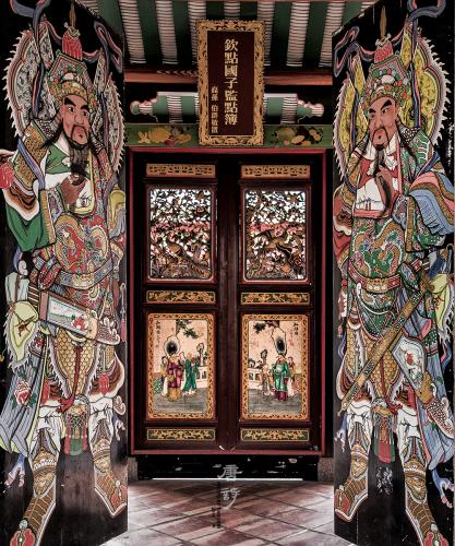皇城轶事:他花6年拍3万张照片记录故宫 打动单霁翔(图) 《古祠遗风》。2014年6月,拍摄于广东潮州龙湖古寨。苏唐诗 摄