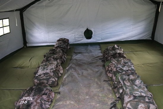 下午3时许,除特战连外,各连队安全抵达军训基地,军训团工作人员热烈