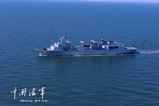 中国有多少舰艇 海军新型综合补给舰首舰呼伦湖舰。本组图片/中国海军