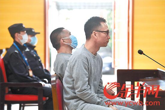 原料图:陈恂敏(戴眼睛者)、陈恩年在法庭受审,两人当庭外示认罪。
