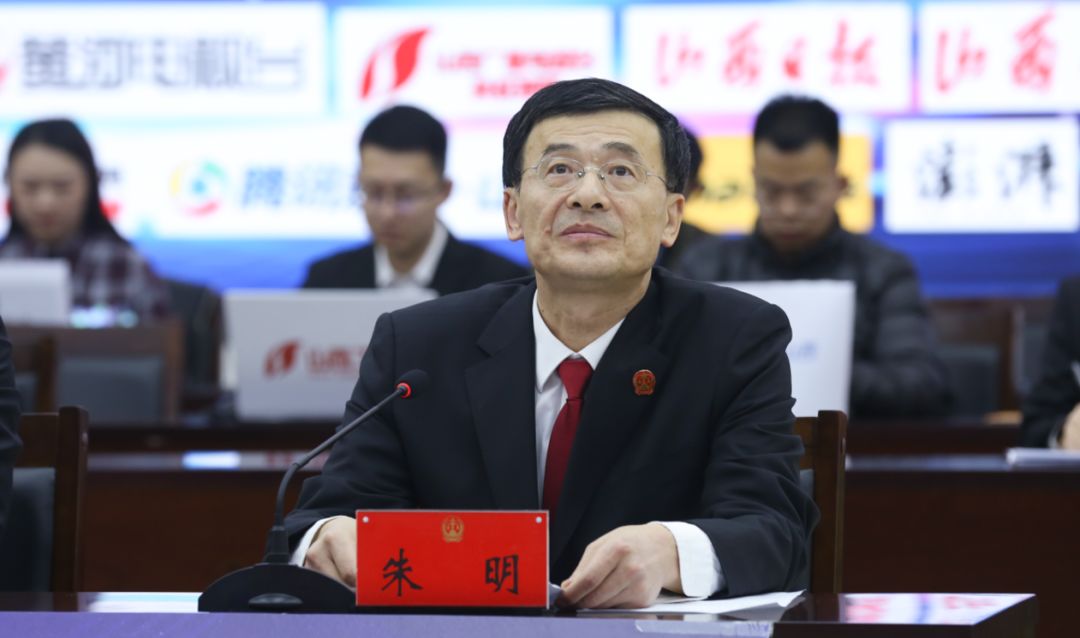 山西法院一次抓了20个"老赖",澎湃等上百家新媒体直播