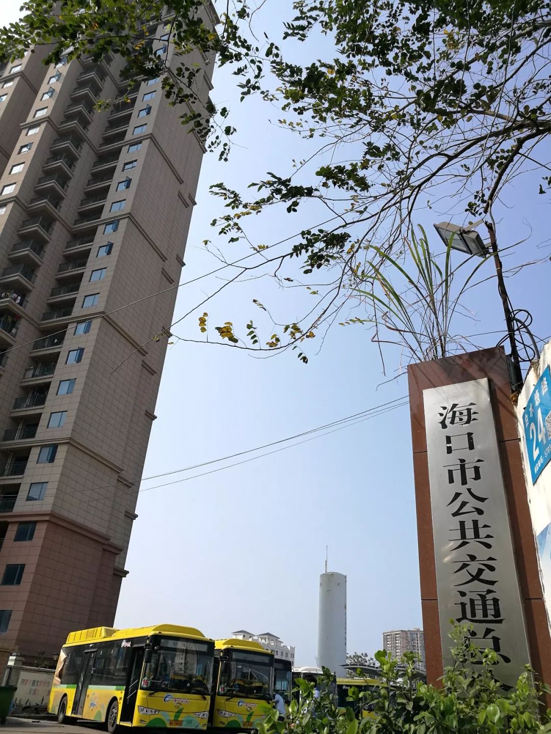 公交加气站旁就是亚太银泉花园