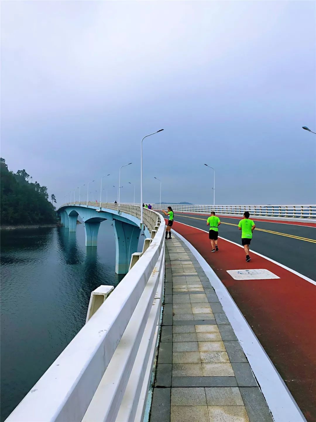2018千岛湖马拉松938分远离喧嚣的湖乱跑美就一个字赛评团