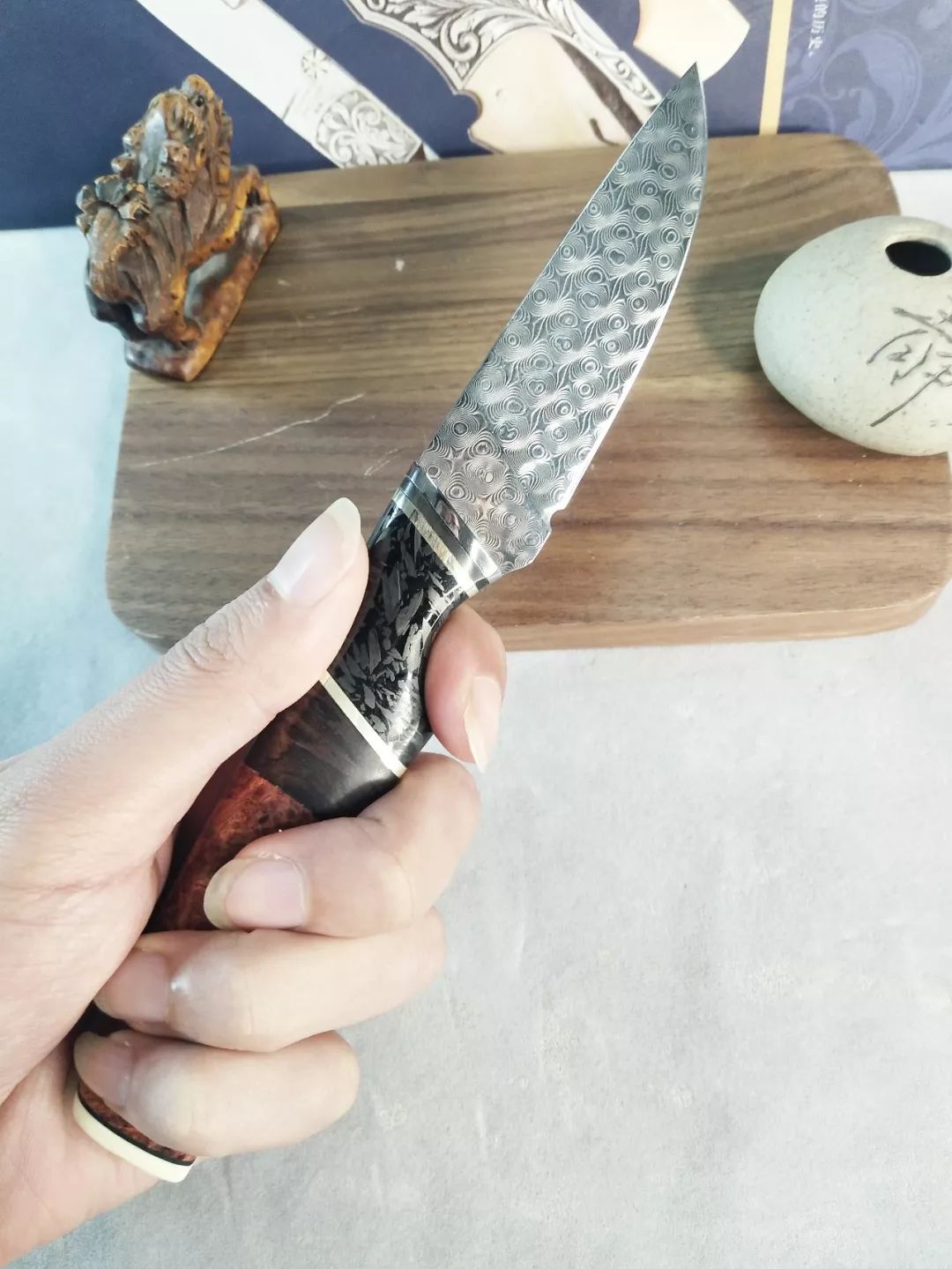 小巧精致!这是一把让人惊艳的短刀,刀身花纹让人一眼难忘!