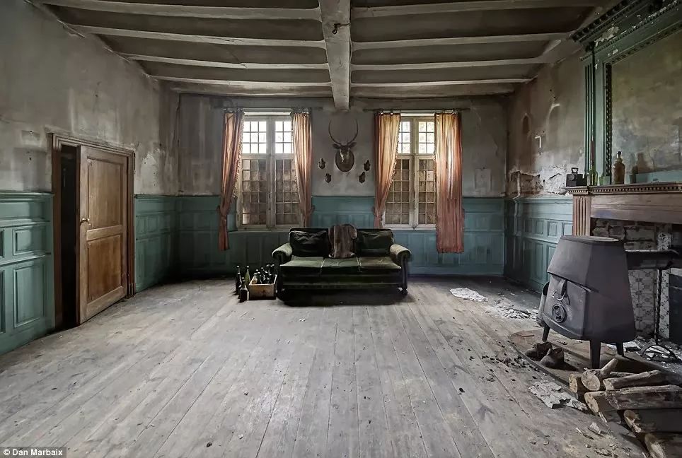 为了拍下这些照片,他被捕入狱20次