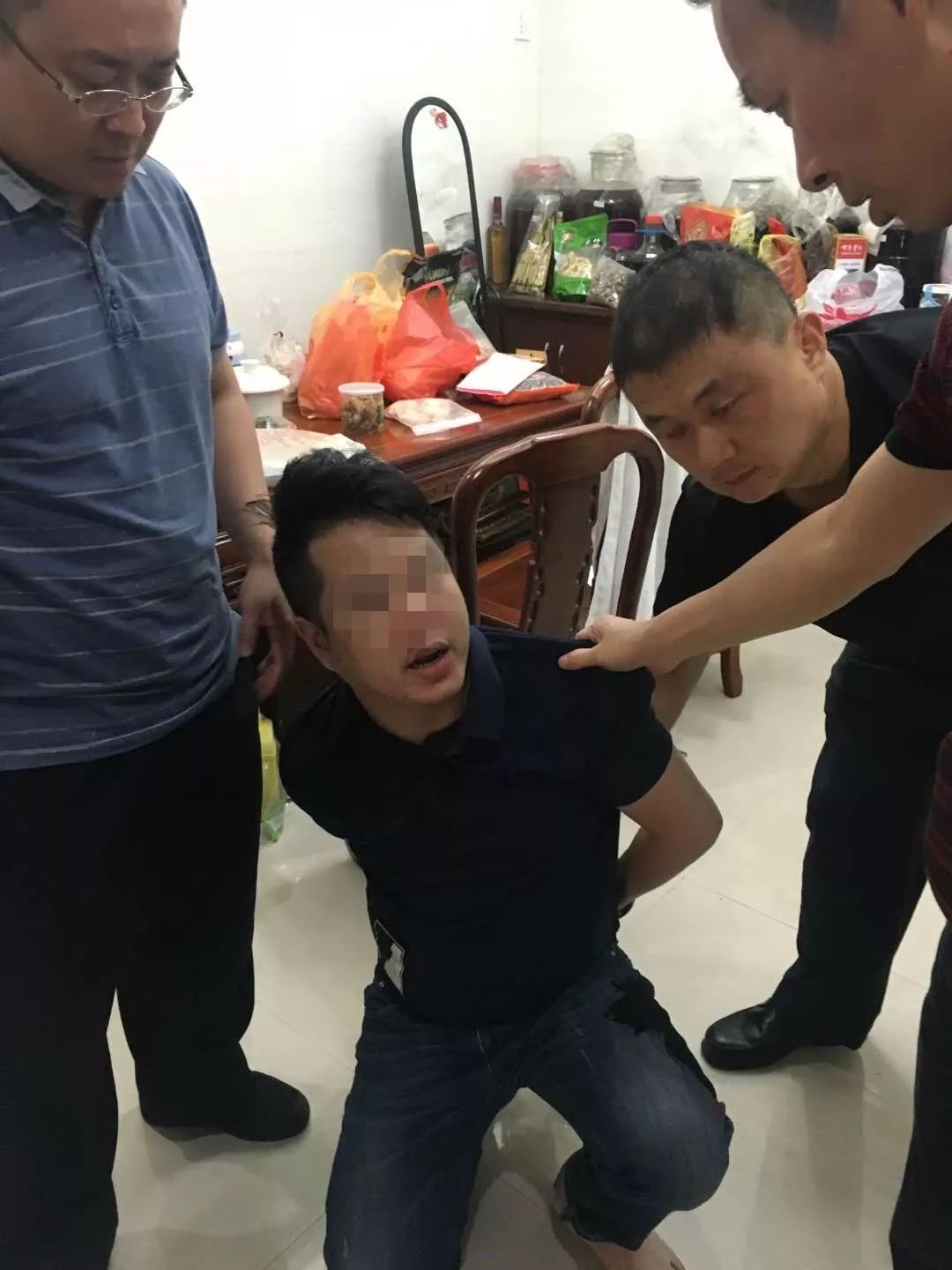 揭阳上演"抓捕大片",27名逃犯被警方抓获!