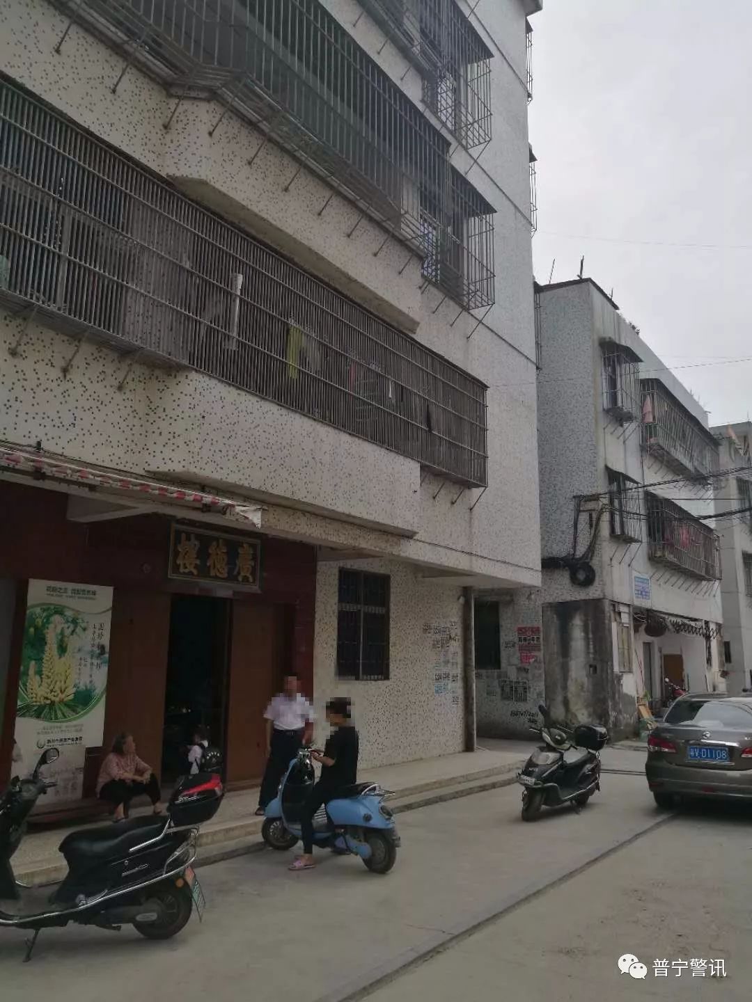 于今年4月以来在流沙西街道南山村东门片一楼座二楼开设以"牌九"为