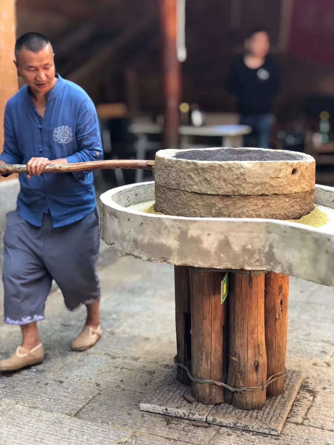 昆明现存唯一榨油坊 磨盘一转百里飘香|榨油坊|磨盘|达子_新浪新闻