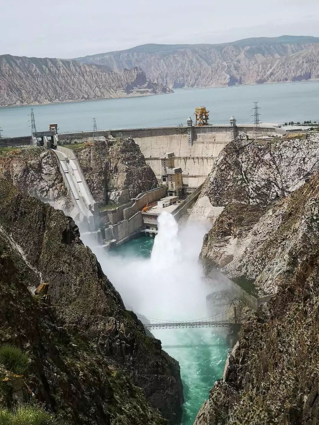 大坝锁黄河高峡出平湖全国省级新闻广播融媒体走进龙羊峡