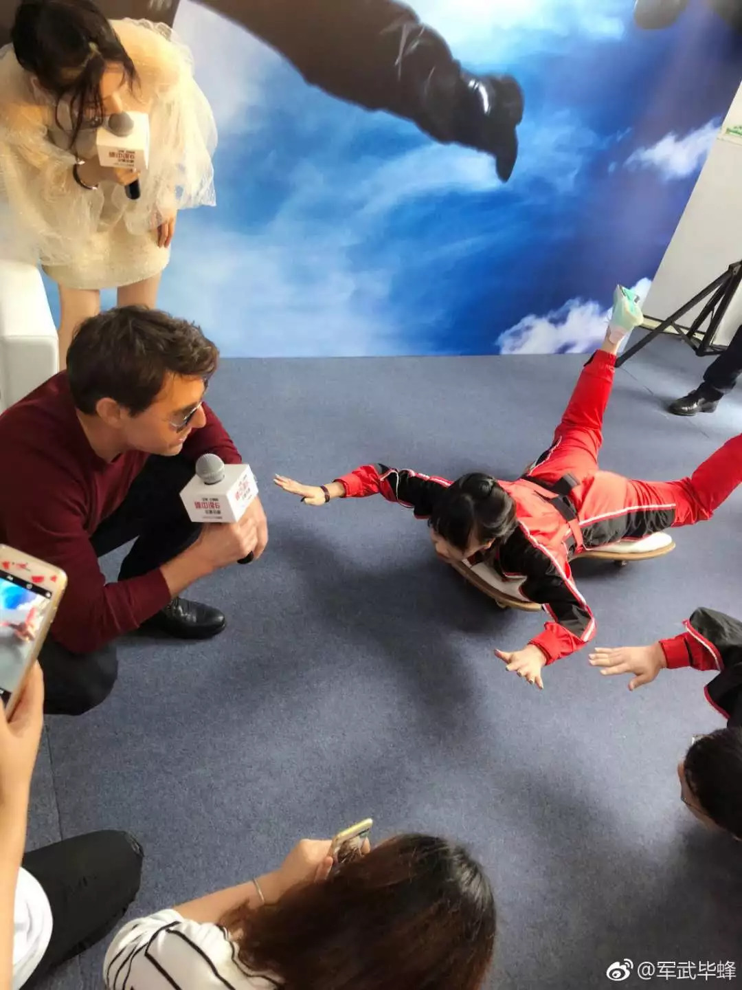 56岁的阿汤哥用特种兵技能再次诠释了什么叫做"敬业"!