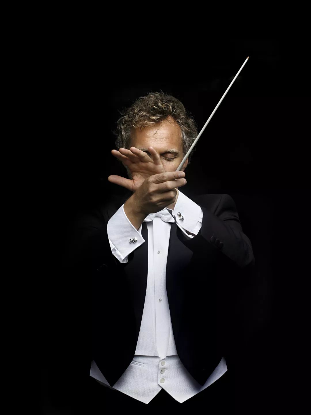 丹麦指挥家托马斯61桑德加德,现任bbc威尔士国家交响乐团首席指挥