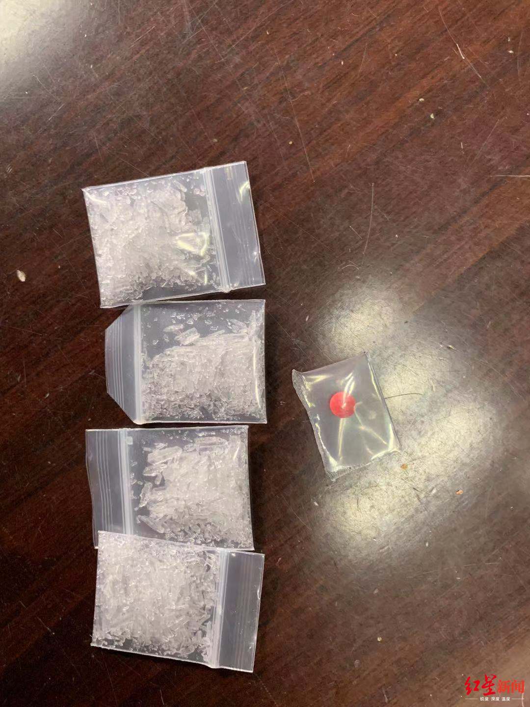 这两个司机遇民警检查转身就跑 原来竟是毒驾,准驾不符,套牌