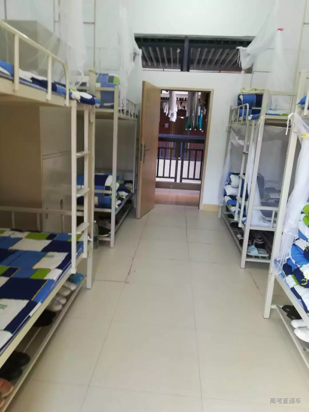 广东这所高中竟有100人间宿舍,内部图曝光