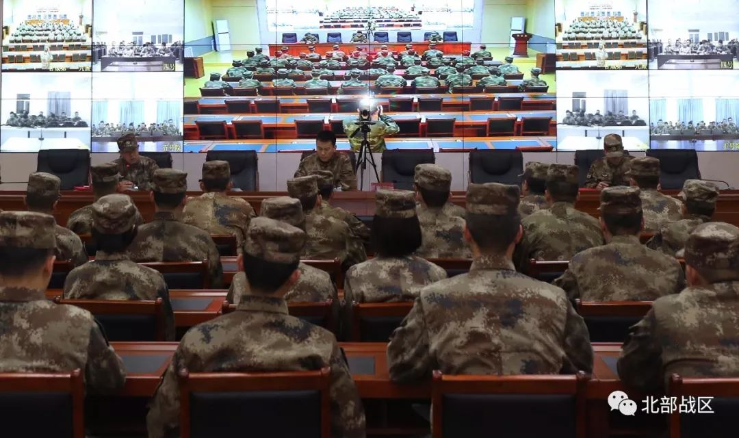 第79集团军某合成旅士官选晋考核场上,数名风气监督员戴着醒目的胸牌