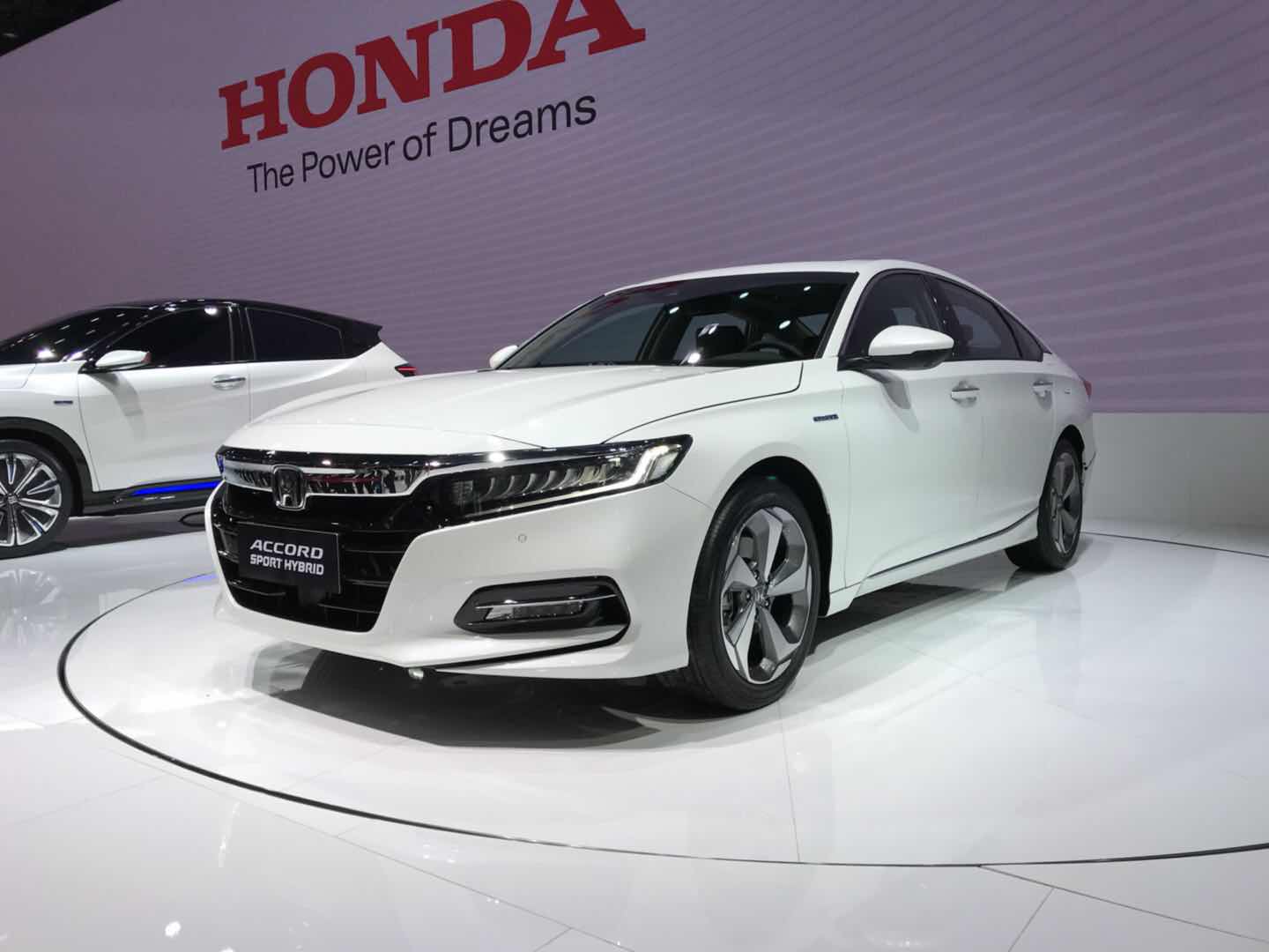 量产版第十代混动雅阁北京车展正式亮相频道推荐