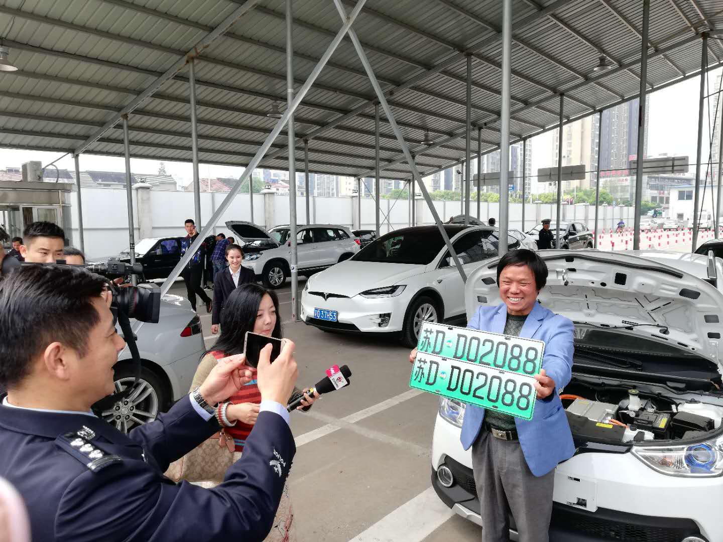 江苏新能源汽车绿牌全面启用 北汽新能源夺得各地“头牌”