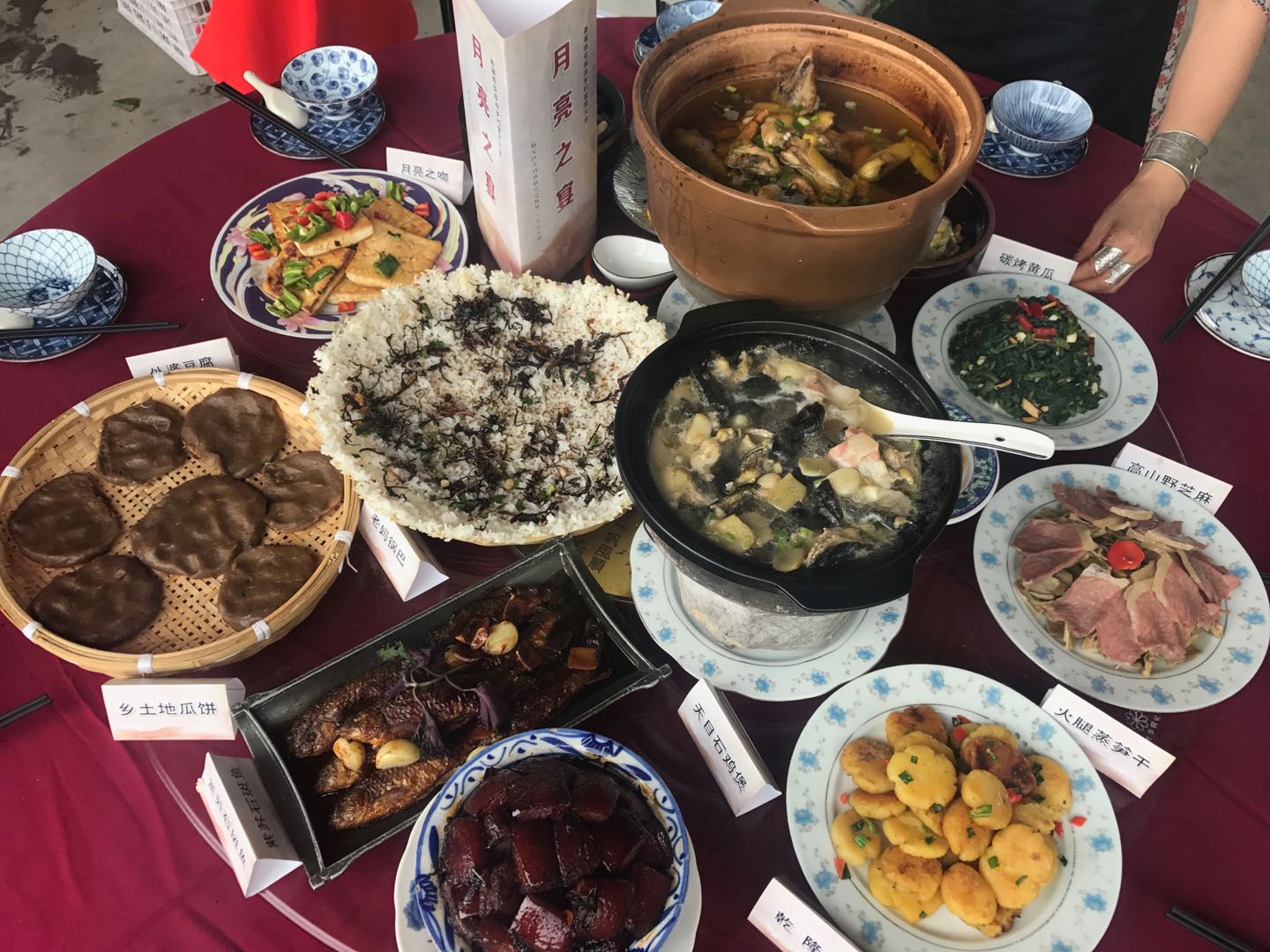 村,九狮村乡间厨师们的看家本领,已经逐渐能够撑起临安的乡间美食产业