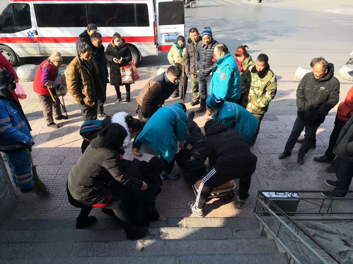 旅途救人一命,这个医生好样的