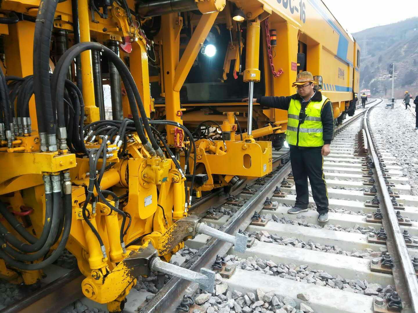 铁路线上的"大黄蜂"