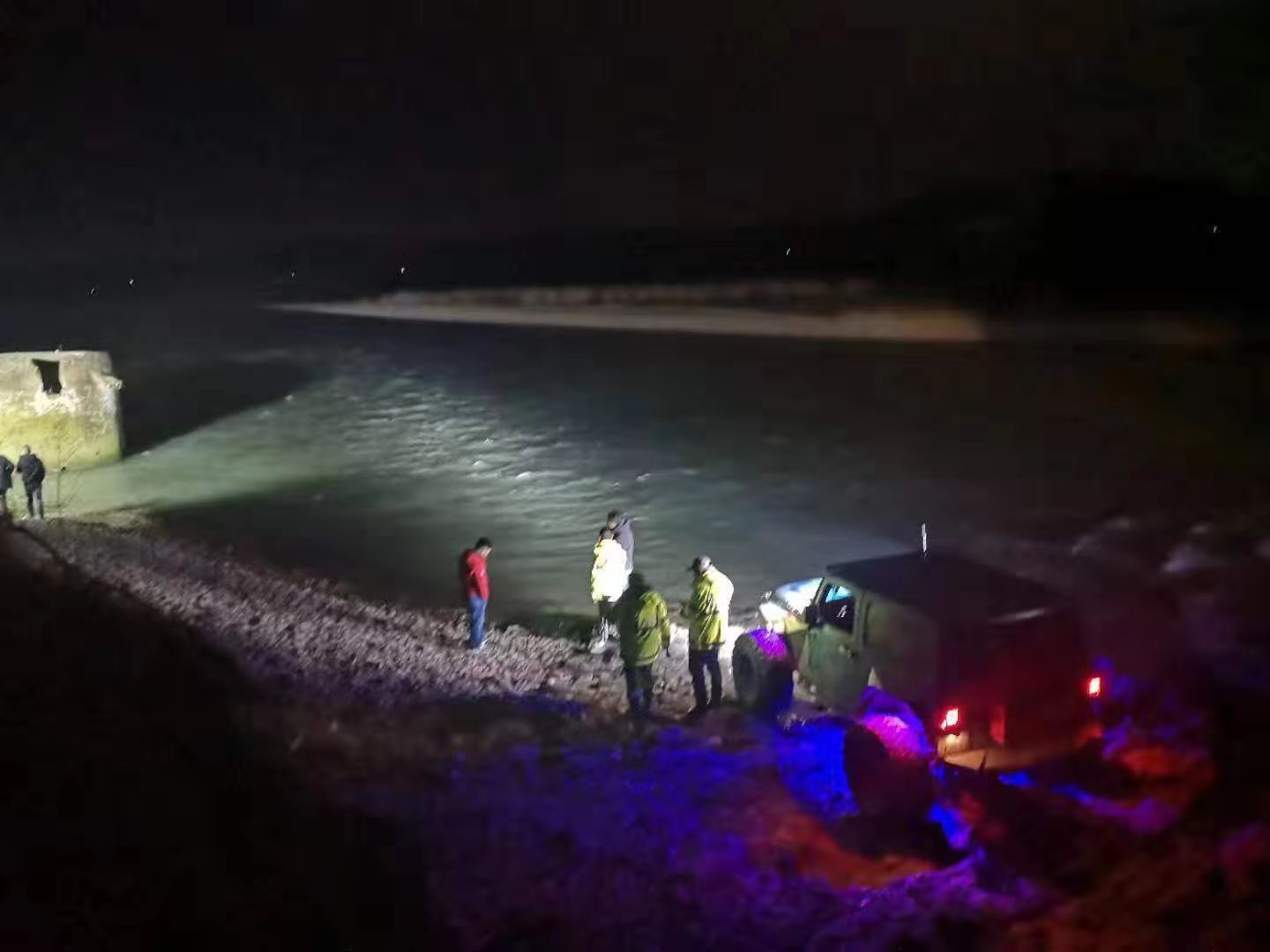 　多个救援队在事发现场进行搜救。救援队供图