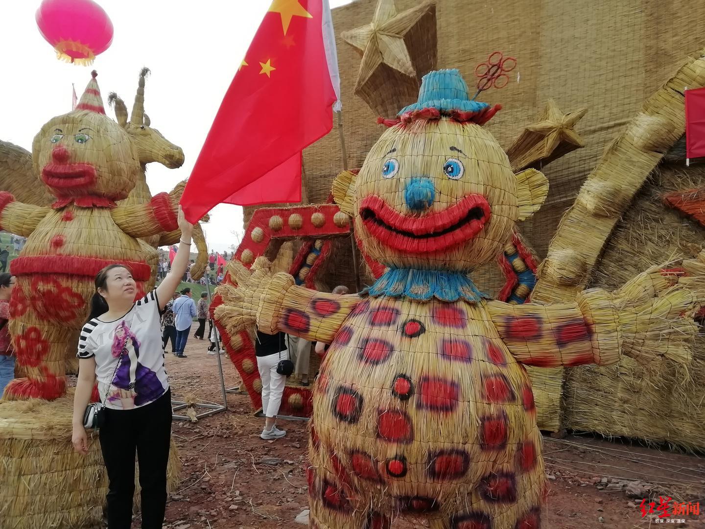 中国彩灯之乡·第三届草雕节开幕 万人同唱《我和我的祖国》休闲区蓝鸢梦想 - Www.slyday.coM 中国彩灯之乡·第三届草雕节开幕 万人同唱《我和我的祖国》休闲区蓝鸢梦想 - Www.slyday.coM