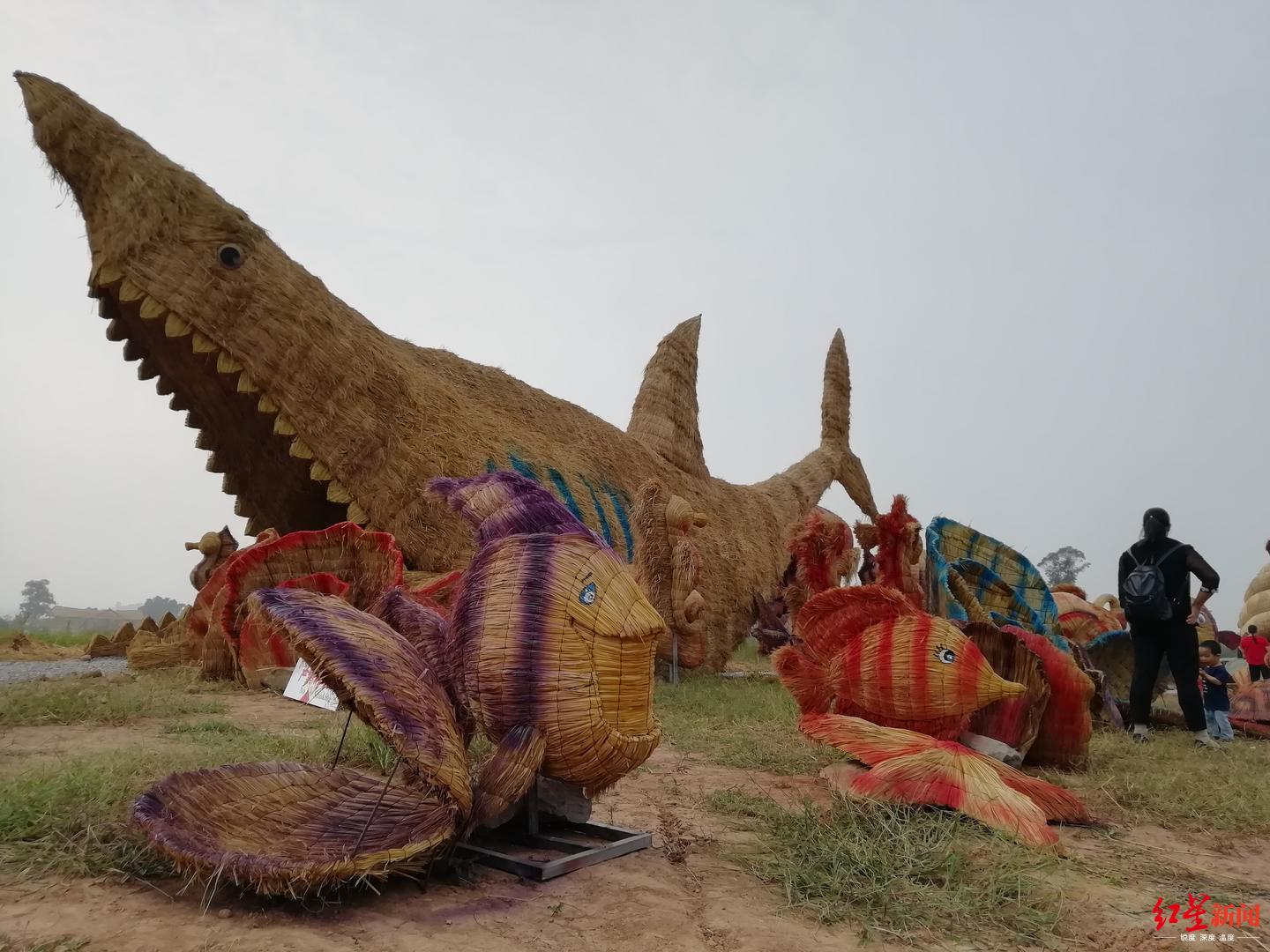 中国彩灯之乡·第三届草雕节开幕 万人同唱《我和我的祖国》休闲区蓝鸢梦想 - Www.slyday.coM 中国彩灯之乡·第三届草雕节开幕 万人同唱《我和我的祖国》休闲区蓝鸢梦想 - Www.slyday.coM