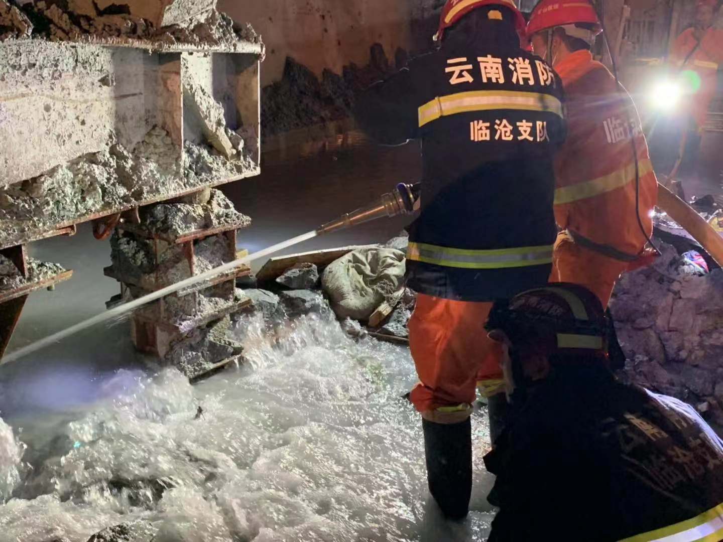 云南 青海等地发生地震 抢险救援抓紧进行_新闻频道_央视网(cctv.com)