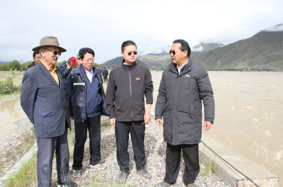 达孜区开展除险固堤工作