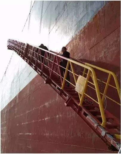 外国船东将巨型油轮更名为“尊重”，向中国法官致敬