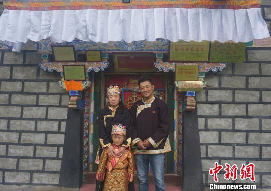 游客眼中藏东小村庄:现代与朴实可以共存|巴登|玛曲|扎西_新浪新闻