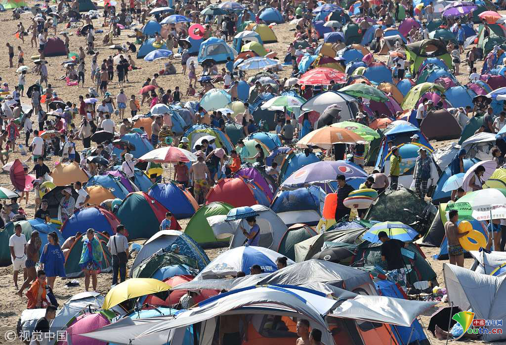大连:秋后艳阳高照 浴场人山人海