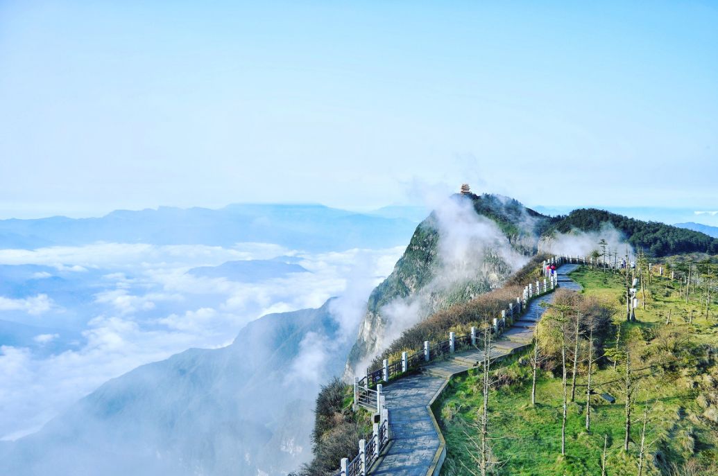 导游小姐姐发了个朋友圈,国内各大景区慌了.
