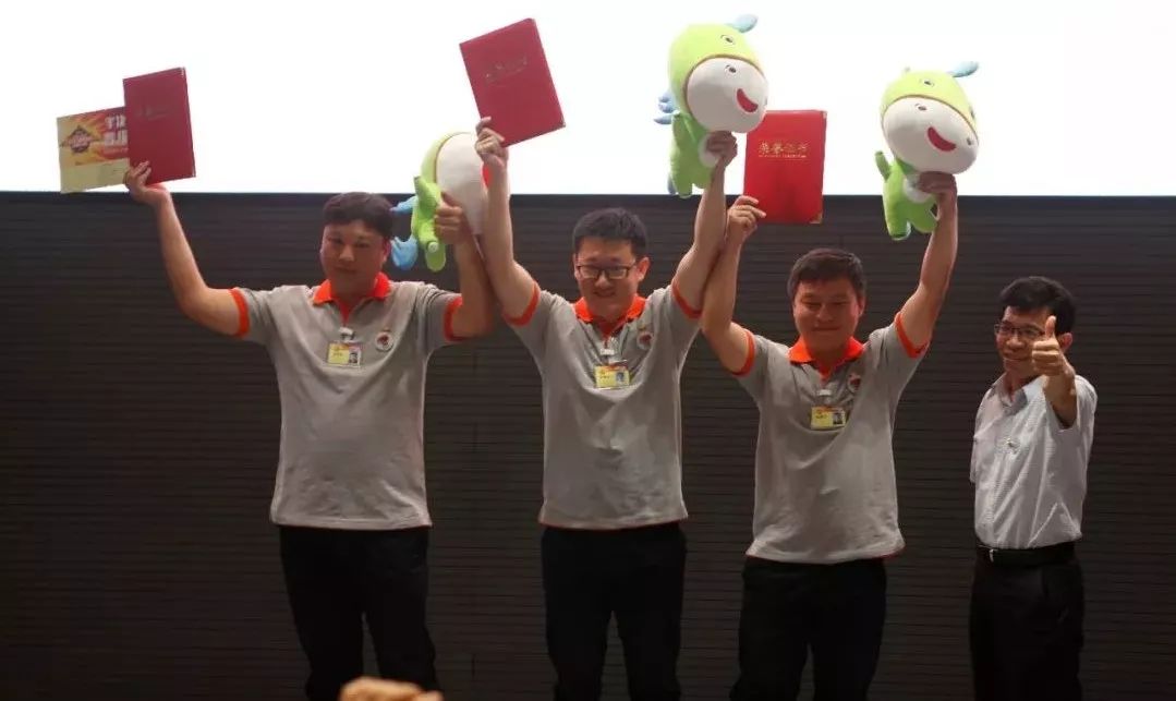 自媒体 正文 中国汽车流通协会秘书长肖政三,副秘书长罗磊以及大赛的