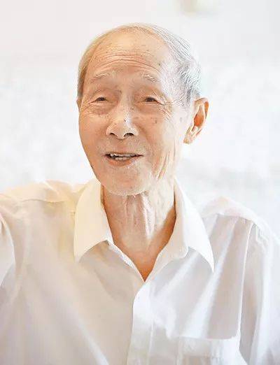 90岁的老头裸捐500万,却为何遭拒?原因令人汗颜!