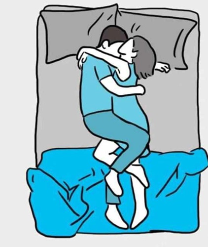 这种紧贴着对方睡觉的方式,一般都出现在热恋期的情侣身上,总是希望