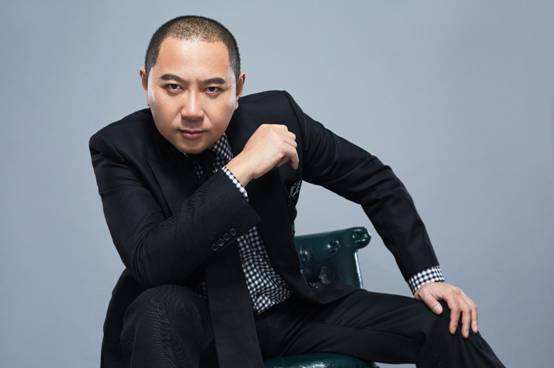 出身工人家庭没上过大学,然而他创办了scc超跑俱乐部