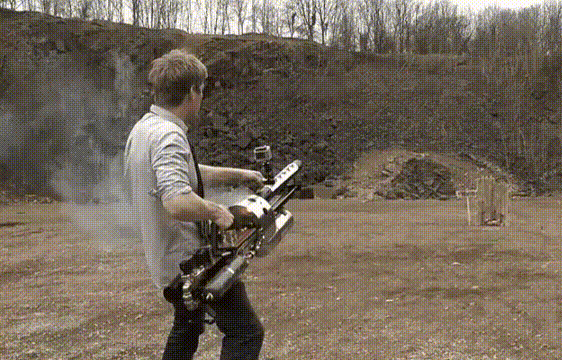 的第四届"军队2018"博览会上展出了俄罗斯从叙利亚缴获的各种轻武器