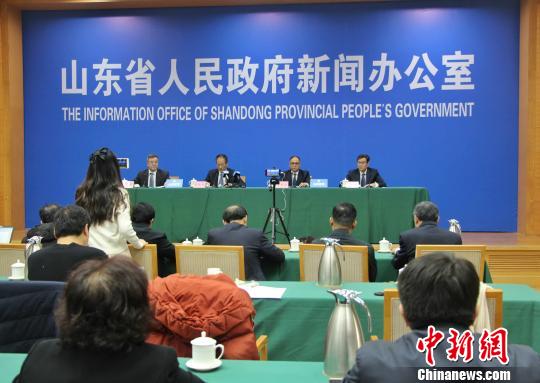 山东省当局12月13日召开音信发布会,介绍山东推出医疗保障便民惠民“十条措施”的相关情况。 赵晓 摄