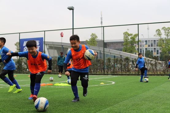 小足球大梦想 | 一起来看苏宁青训少儿足球培训