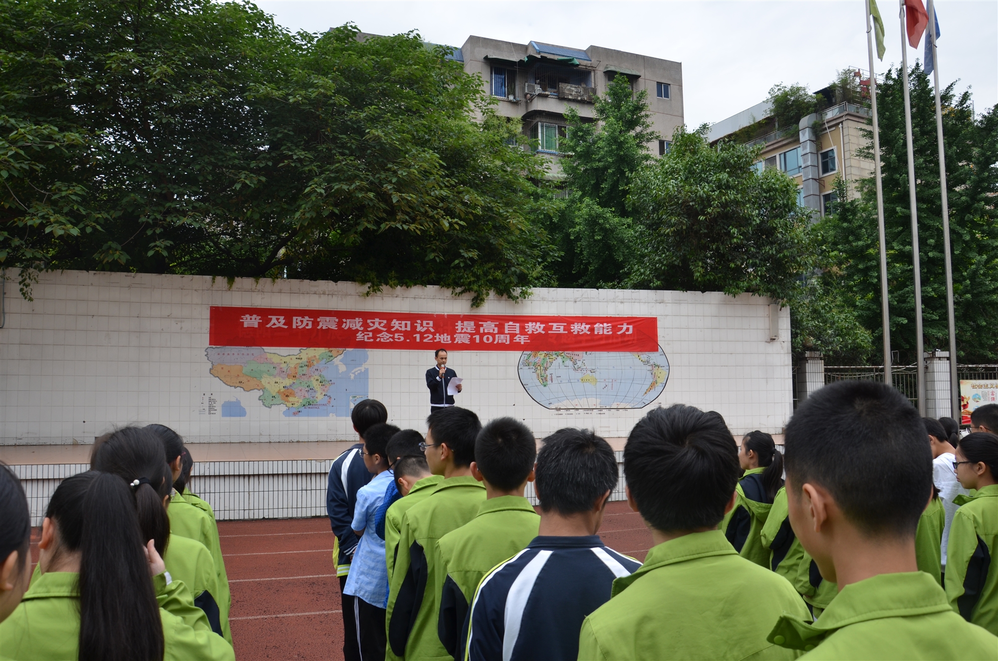 德阳二中开展安全应急疏散演练 2300余名师生3分25秒成功疏散