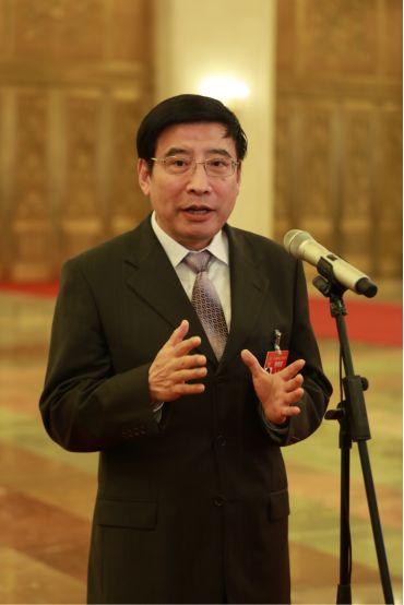 书记省长被它萌乐了…… 内容来源: 人民日报客户端 编辑:燕宇 监制