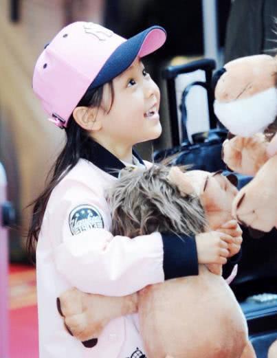 完全是个可爱的小公主,要快快乐乐长大哦甜馨也是女大十八变,很多人之