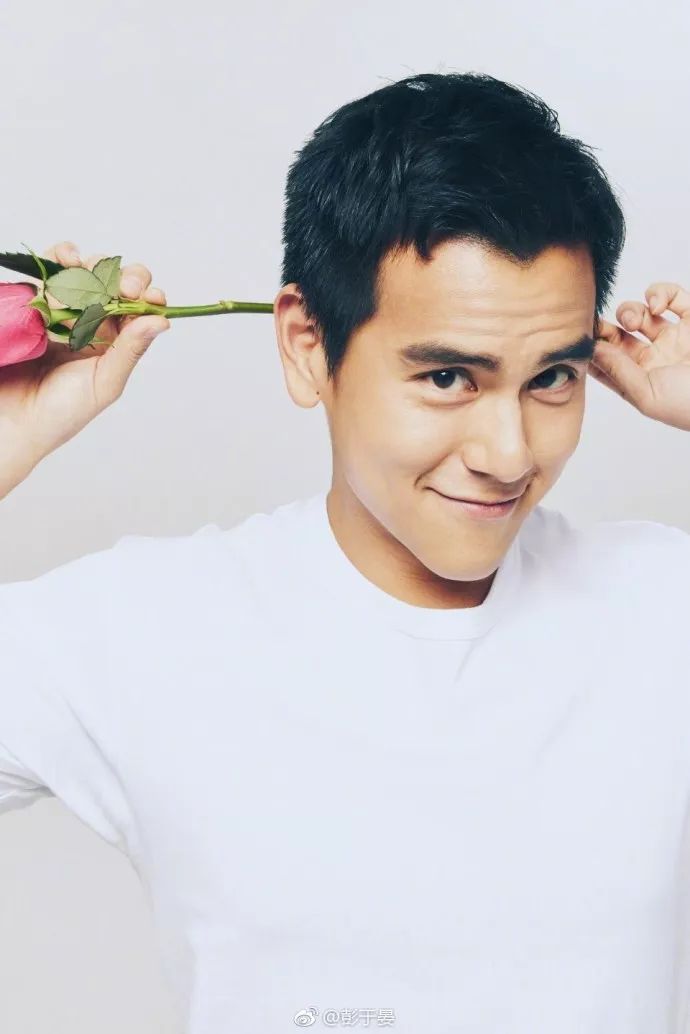 邓超又冒充别人签名彭于晏打假小王几上线啦