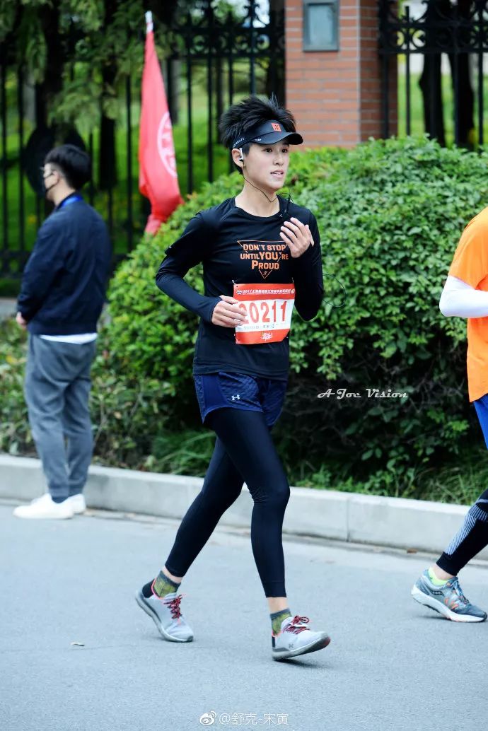 宋寅|机长|搜救_新浪新闻