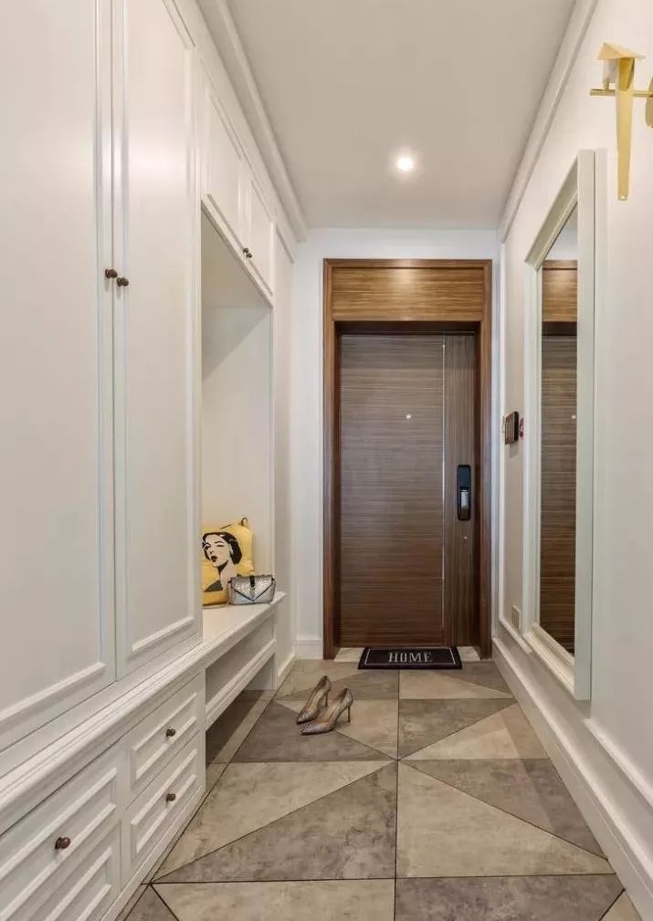 进门玄关这样设计,1㎡ 能当 5㎡ 用!