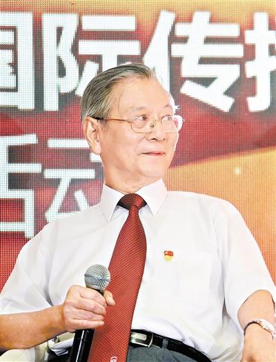 中山大学教授黄天骥